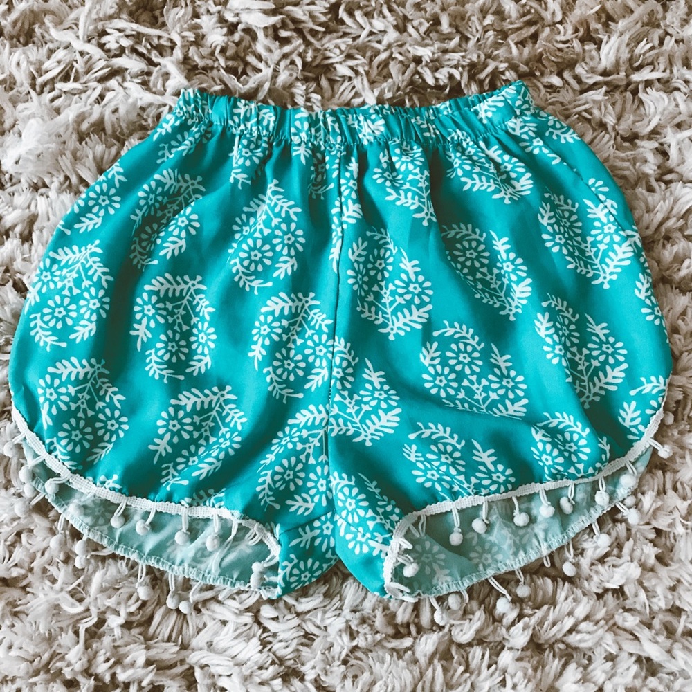 Blue pompom flowy shorts